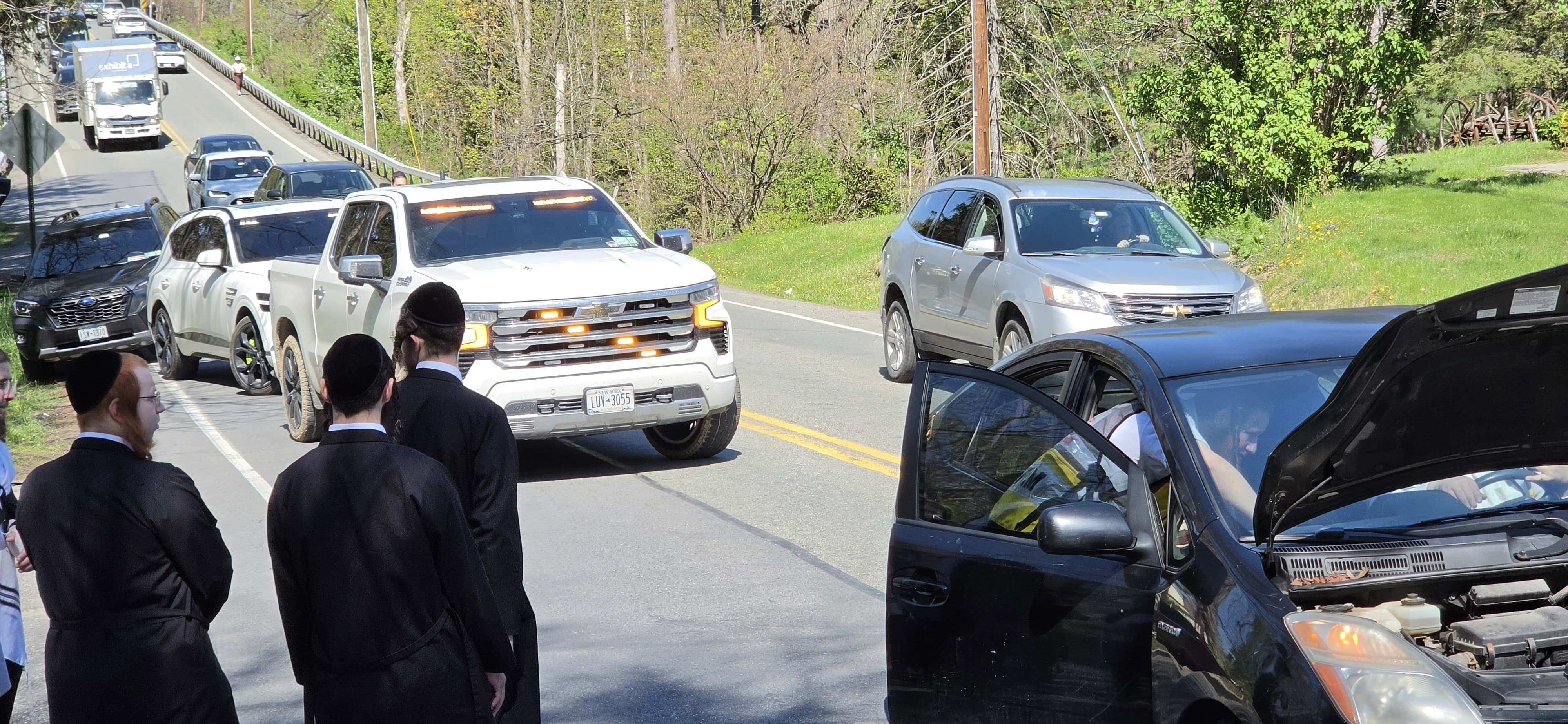 Chavivim Orange County and Monroe PD Manage Traffic After Car Stalls on CR 105
